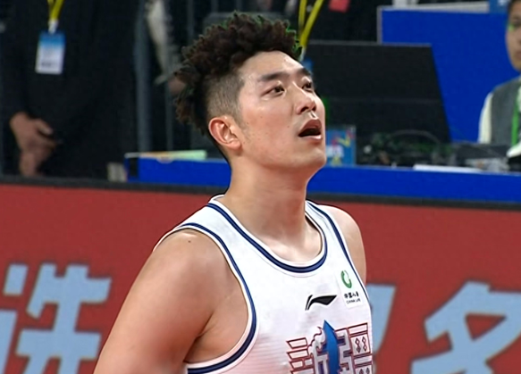 关于抢眼表现无比出色，成为全场焦点之一的信息