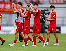 包含足坛新帅就位，亚大东部联赛成绩蒸蒸日上的词条