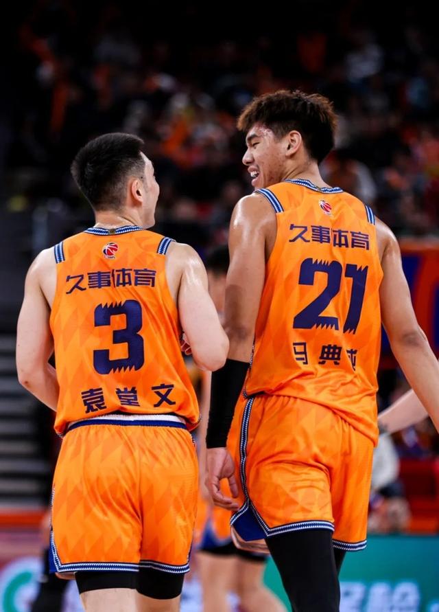上海男篮全力备战下一场比赛，迎战强敌