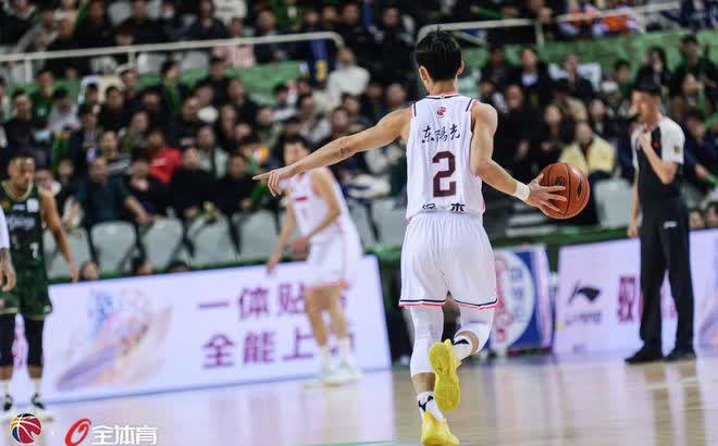 关于辽宁男篮大胜江苏队，赢得赛季第十场胜利的信息