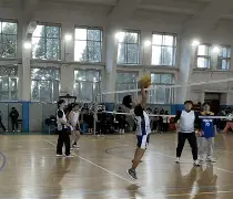 甘冈凭借战术取胜，巩固领先位置的简单介绍